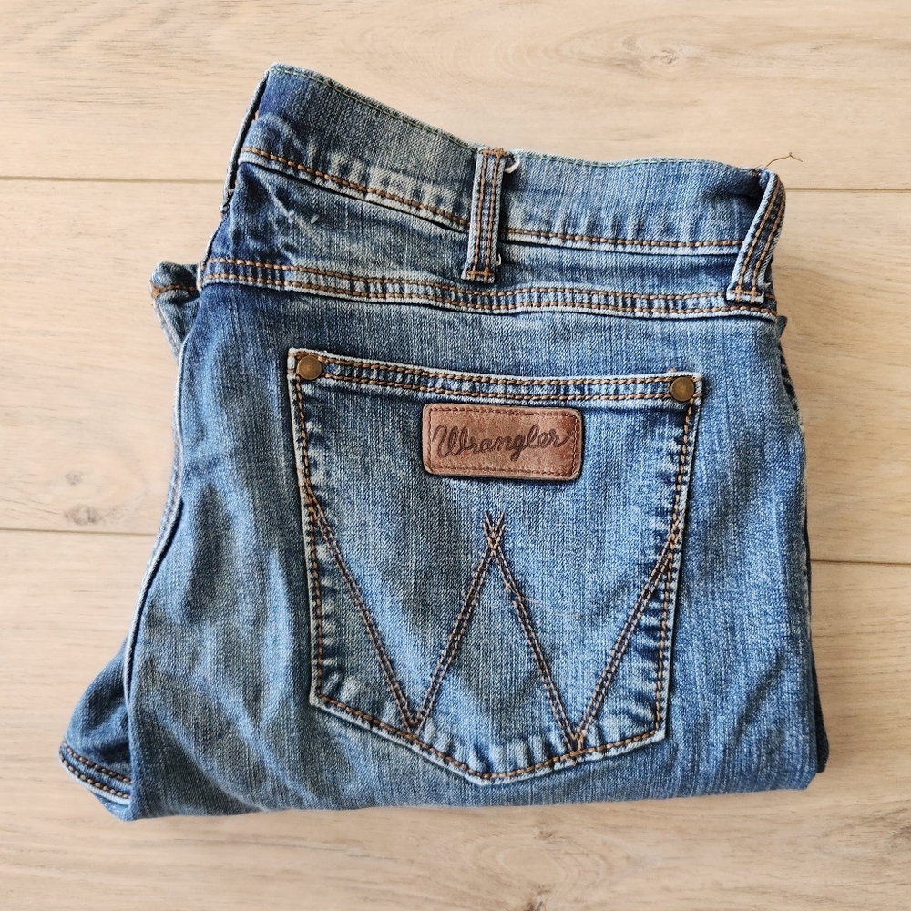 Wrangler Retro Slim Straight Jean Mens Size 36x30 Medium Wash Denim - Picture 6 of 6